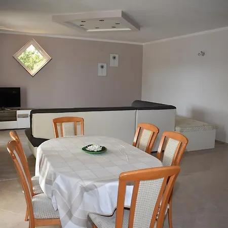 Neda Biograd Na Moru